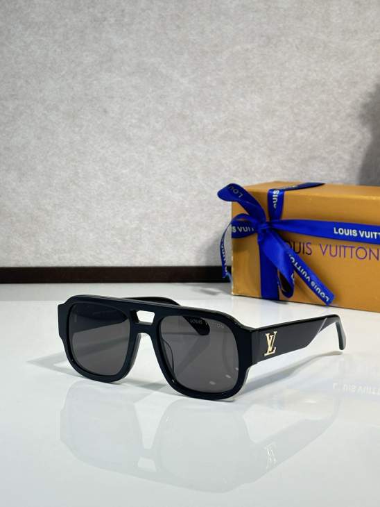 Picture of Louis Vuitton Sunglasses _SKUfw76300938fw